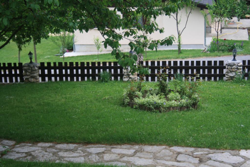 Guest House Tone Poljanak Buitenkant foto