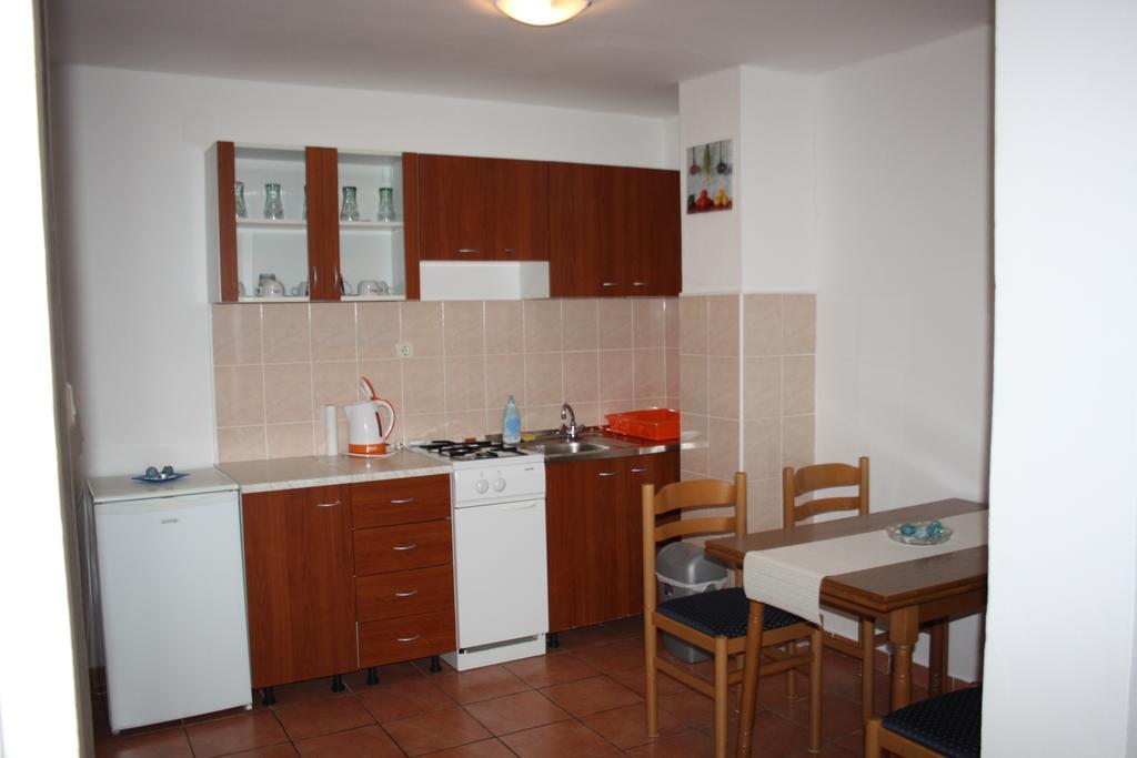 Guest House Tone Poljanak Kamer foto